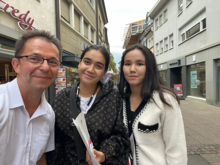 Abholung und Übergabe von 2 Azubis aus Usbekistan an ein Unternehmen in Freiburg