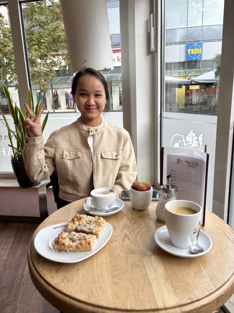 Eingeladen von einer Auszubildenden zur Bäckerei Verkäuferin auf einen Kaffee