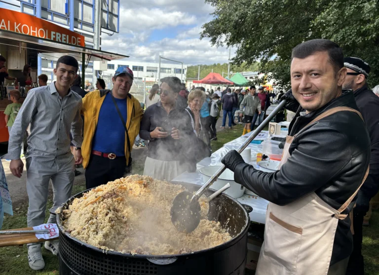 Plov Zubereitung beim Fußball-Cup 2026