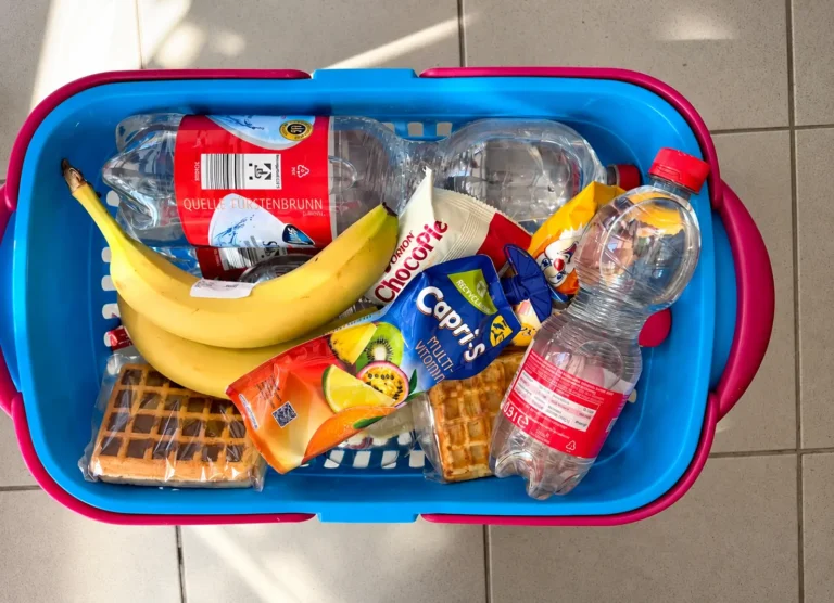 Essen und Trinken für die meist hungrigen Ankömmlinge